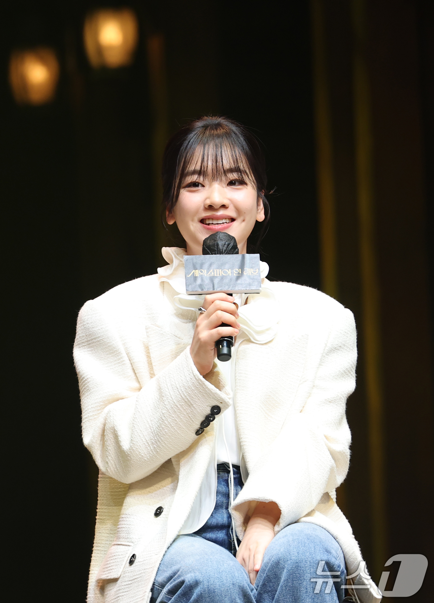 (서울=뉴스1) 권현진 기자 = 배우 이주영이 9일 오후 서울 서초구 예술의전당 CJ토월극장에서 열린 연극 ‘셰익스피어 인 러브’ 기자간담회에서 인사말을 하고 있다.‘셰익스피어 인 …