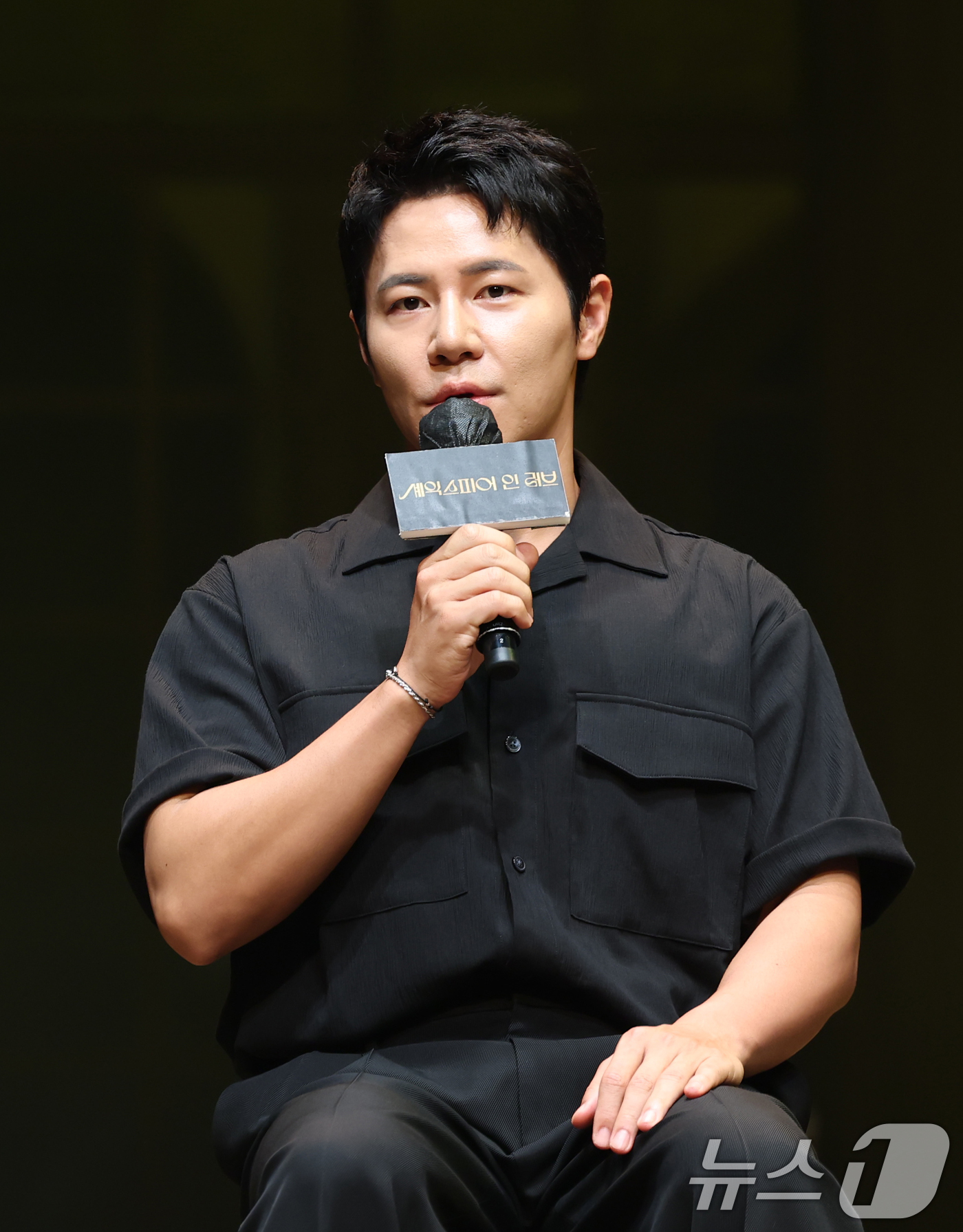 (서울=뉴스1) 권현진 기자 = 배우 이규형이 9일 오후 서울 서초구 예술의전당 CJ토월극장에서 열린 연극 ‘셰익스피어 인 러브’ 기자간담회에서 인사말을 하고 있다.‘셰익스피어 인 …