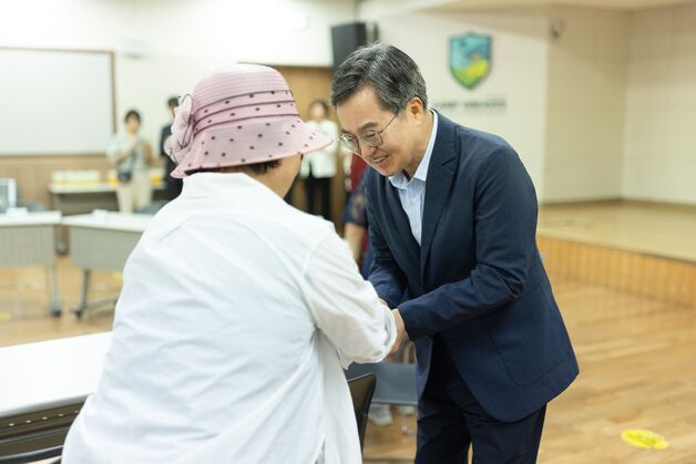 "고생하셨습니다"…김동연, 대남방송 중단 후 첫 대성동 마을 방문