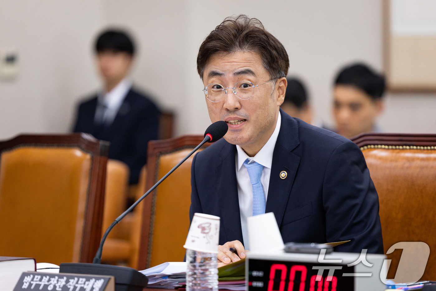 (서울=뉴스1) 유승관 기자 = 이진수 법무부 장관 직무대행(차관)이 9일 서울 여의도 국회에서 열린 제427회 국회(임시회) 법제사법위원회 제1차 전체회의에서 검찰개혁 법안 관련 …