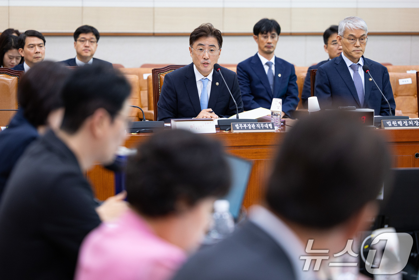 (서울=뉴스1) 유승관 기자 = 이진수 법무부 장관 직무대행(차관)이 9일 서울 여의도 국회에서 열린 제427회 국회(임시회) 법제사법위원회 제1차 전체회의에서 검찰개혁 법안 관련 …