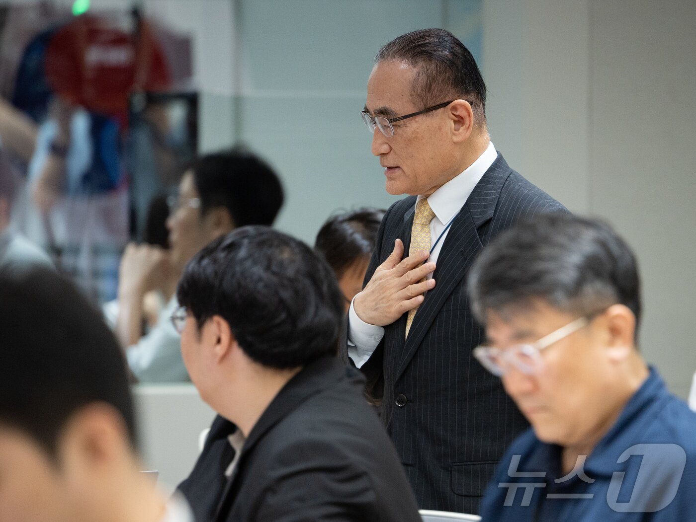 본문 이미지 - 위성락 국가안보실장이 9일 서울 용산 대통령실 청사에서 관세협상 및 방위비 관련 브리핑을 하기 위해 입장하고 있다. 2025.7.9/뉴스1 ⓒ News1 이재명 기자