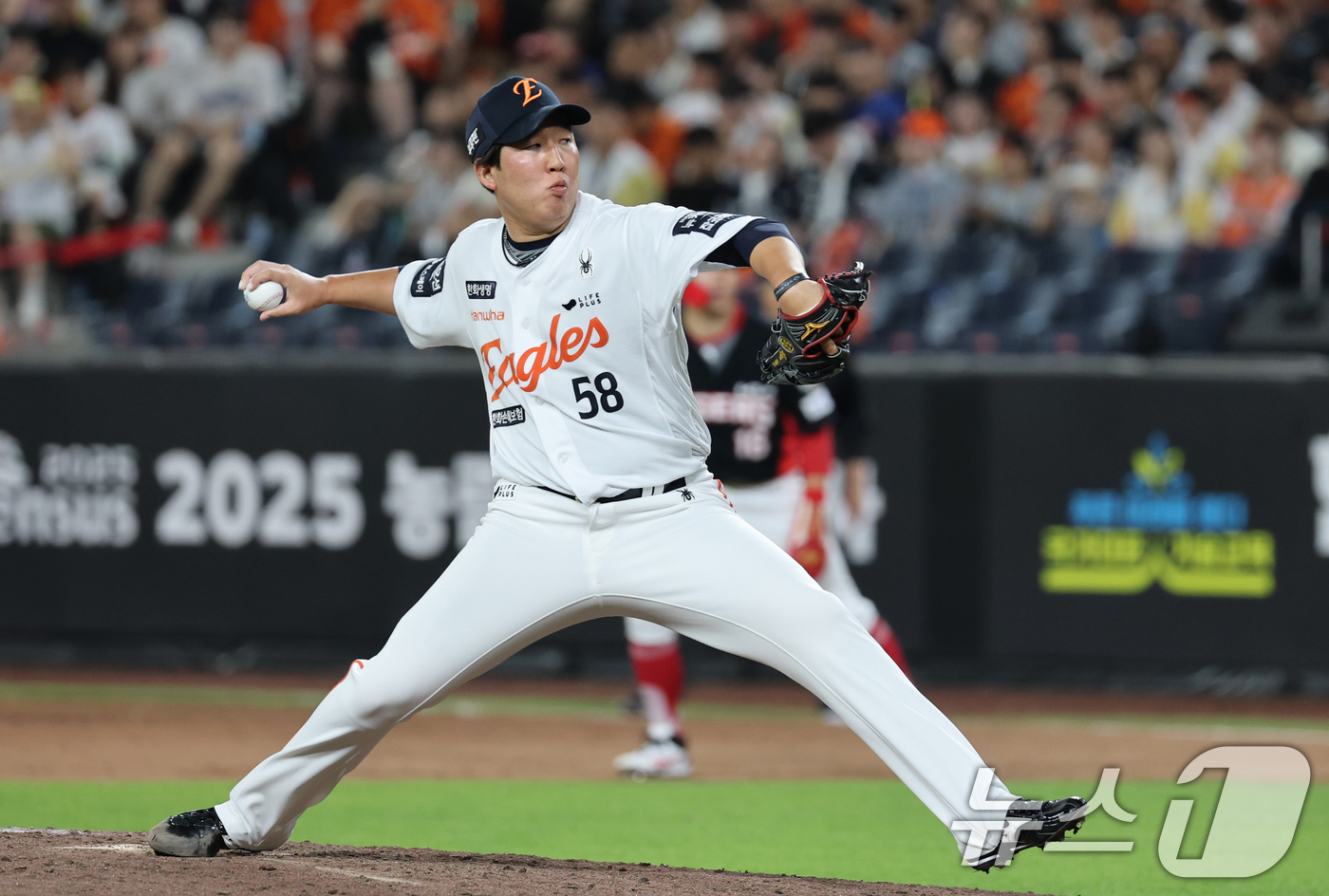 (대전=뉴스1) 김기태 기자 = 9일 오후 대전 한화생명 볼파크에서 열린 프로야구 '2025 신한 SOL뱅크 KBO 리그' 기아 타이거즈와 한화 이글스 경기에서 한화 투수 박상원이 …