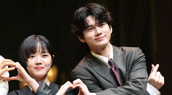 옹성우, 생애 첫 드라마와 연극은 김향기와 함께