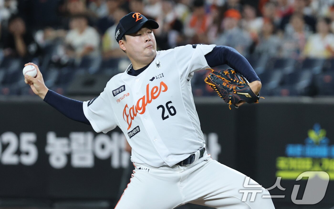 본문 이미지 - 9일 오후 대전 한화생명 볼파크에서 열린 프로야구 &#39;2025 신한 SOL뱅크 KBO 리그&#39; 기아 타이거즈와 한화 이글스 경기에서 한화 투수 한승혁이 역투하고 있다. 2025.7.9/뉴스1 ⓒ News1 김기태 기자