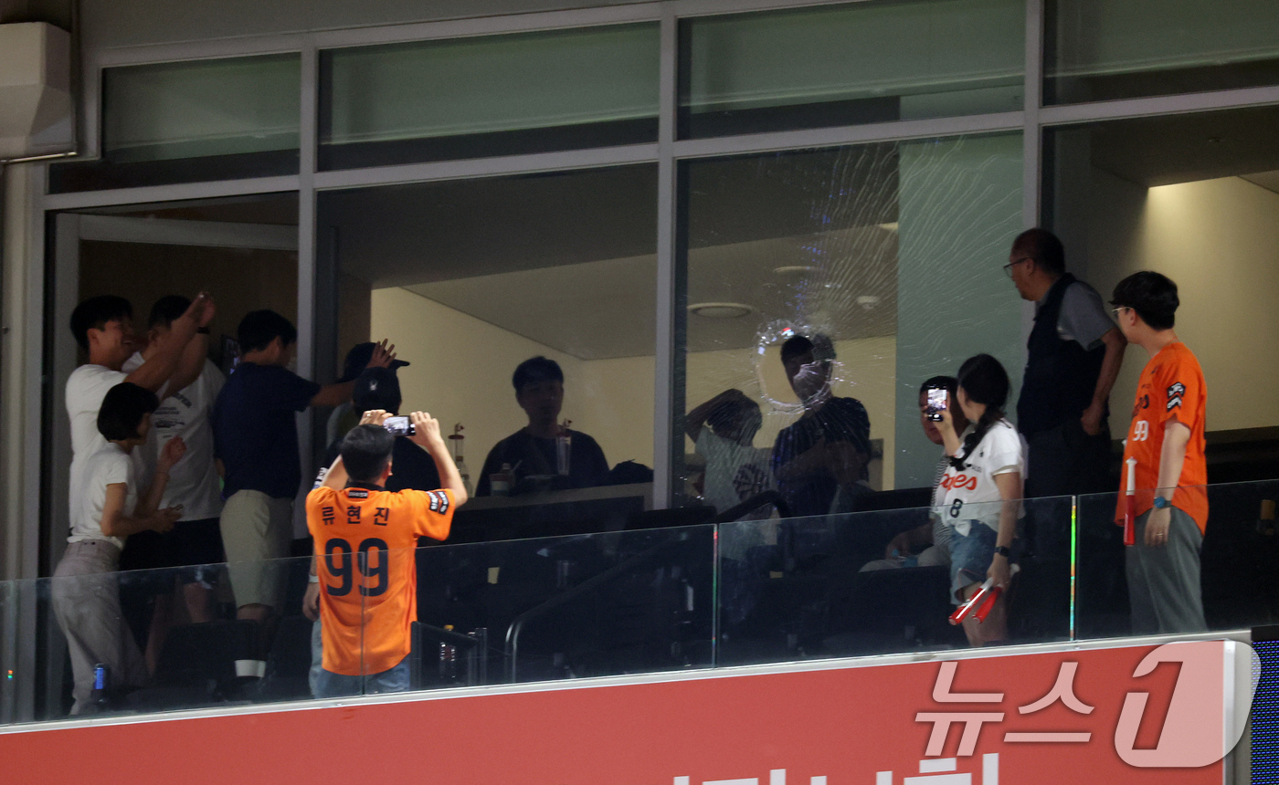 (대전=뉴스1) 김기태 기자 = 9일 오후 대전 한화생명 볼파크에서 열린 프로야구 '2025 신한 SOL뱅크 KBO 리그' 기아 타이거즈와 한화 이글스 경기에서 8회말 1사 상황 …