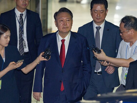 尹 호송차 구치소 도착하자 "윤석열" 연호…오후 내내 맞불집회(종합2보)
