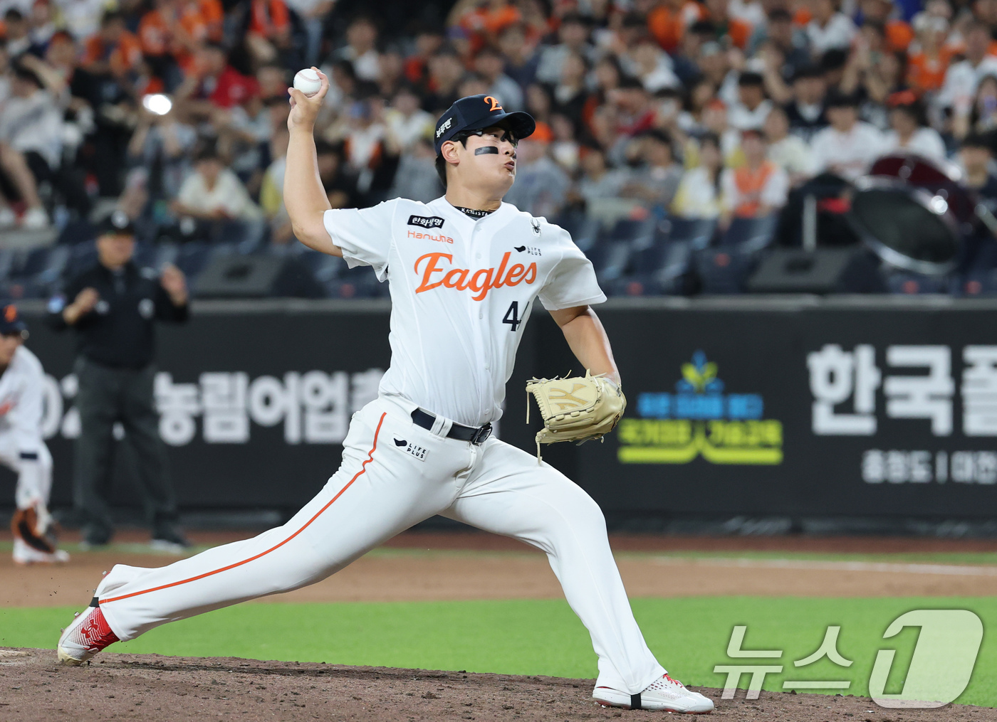 (대전=뉴스1) 김기태 기자 = 9일 오후 대전 한화생명 볼파크에서 열린 프로야구 '2025 신한 SOL뱅크 KBO 리그' 기아 타이거즈와 한화 이글스 경기에서 한화 투수 김서현이 …