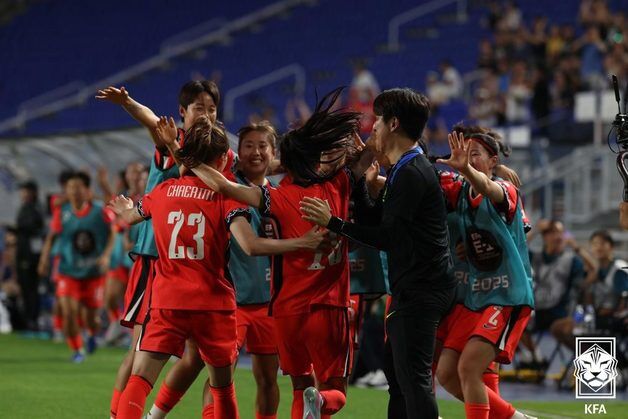 '지소연 천금 동점골' 한국, 중국과 극적인 2-2  무승부