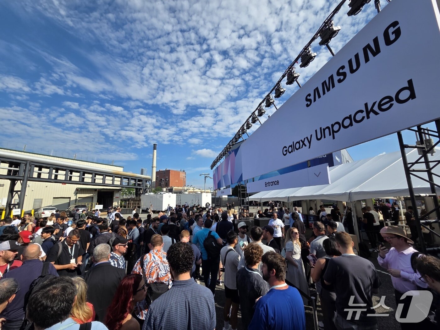 Outside the Duggal Greenhouse in Brooklyn, New York, where Galaxy Unpacked 2025 took place. ⓒNews1