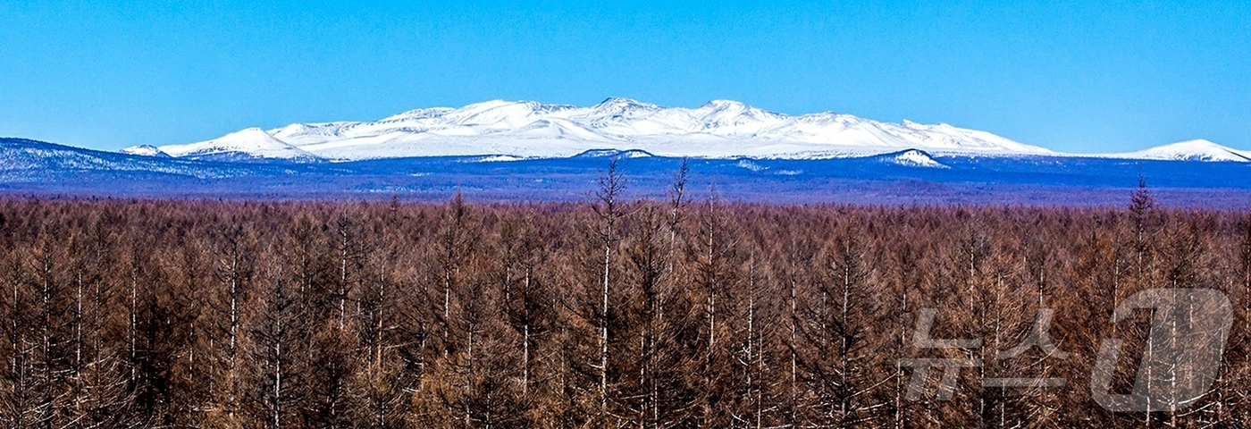 (평양 노동신문=뉴스1) = 북한 노동당 기관지 노동신문은 "백두산은 전설적 위인의 만고불멸할 조국해방 업적을 길이 전한다"라고 1일 보도했다. [국내에서만 사용가능. 재배포 금지 …