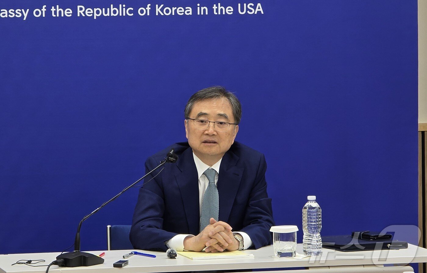 본문 이미지 - 조현 외교부 장관이 31일&#40;현지시간&#41; 미국 워싱턴DC 주미대한민국대사관에서 기자간담회를 열고 마코 루비오 국무장관과의 첫 대면 회담 내용에 대해 밝히고 있다. ⓒ News1 류정민 특파원