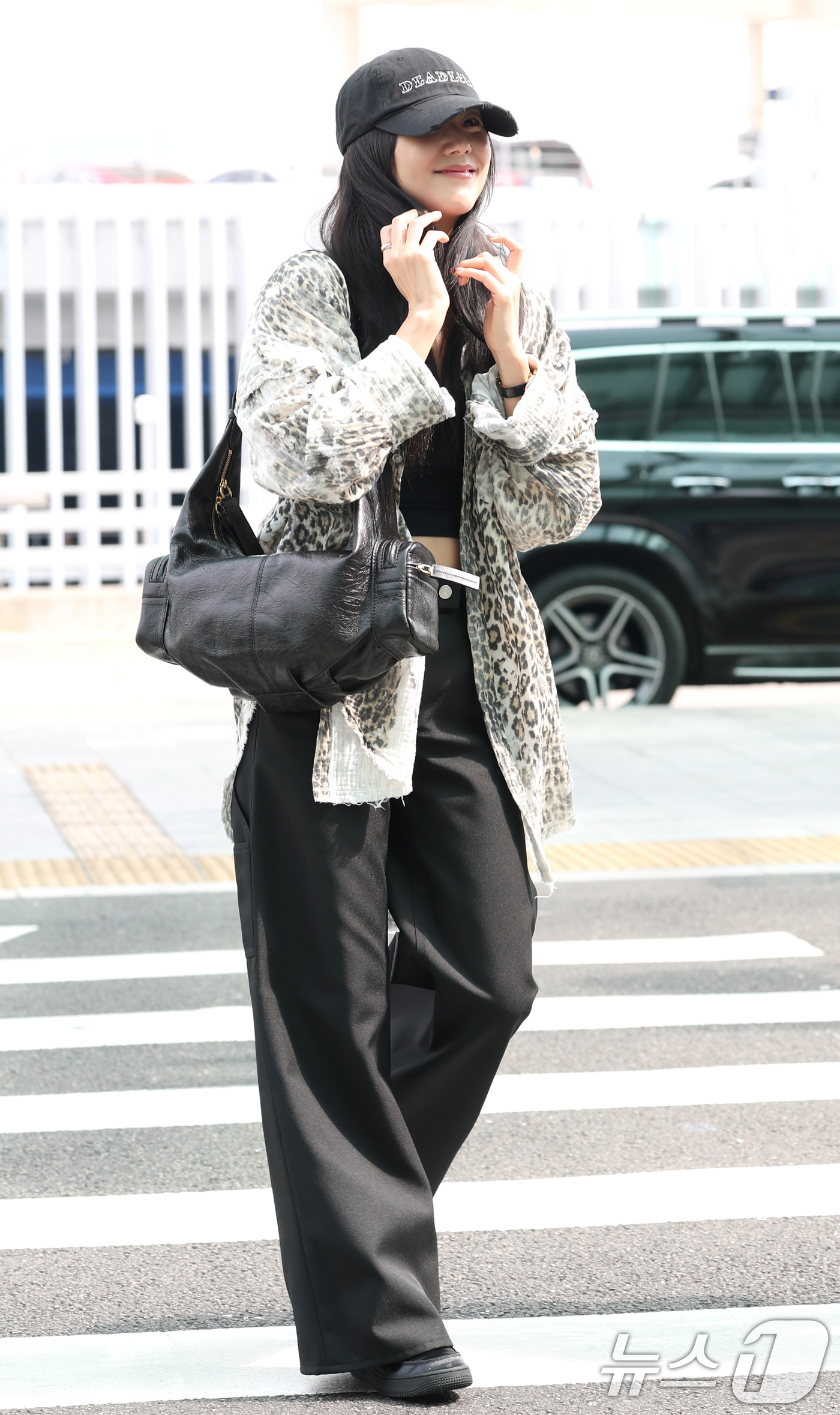 (인천공항=뉴스1) 권현진 기자 = 블랙핑크 지수가 1일 오전 해외 일정을 위해 인천국제공항을 통해 프랑스로 출국하고 있다. 2025.8.1/뉴스1