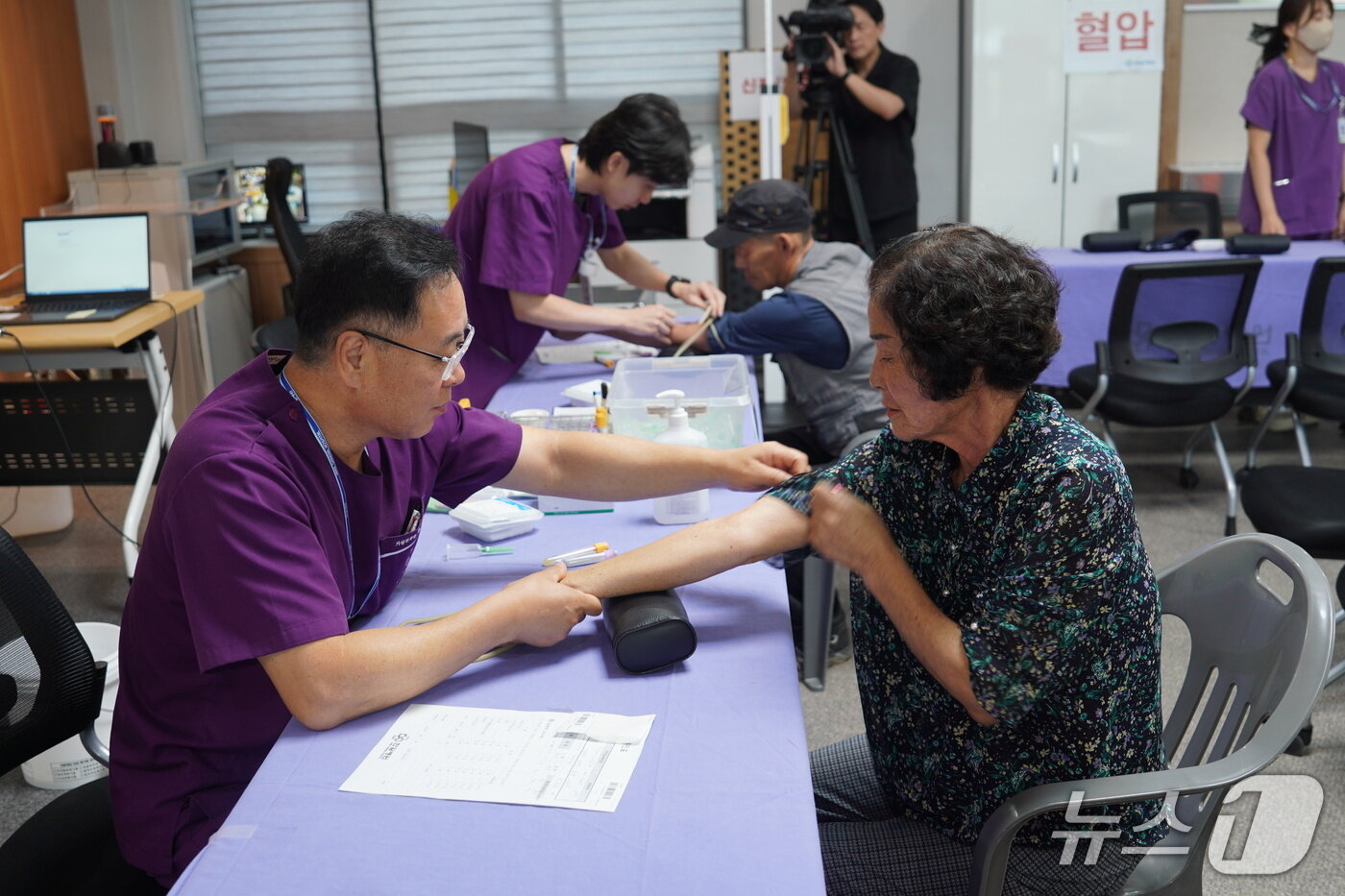 본문 이미지 - 한국전력·한일병원 합동 의료봉사.&#40;한국전력 HVDC건설본부 제공. 재판매 및 DB금지&#41;/뉴스1