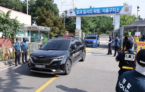 '속옷 차림으로 완강 저항' 尹 체포 무산…'사법 방해' 적용될까