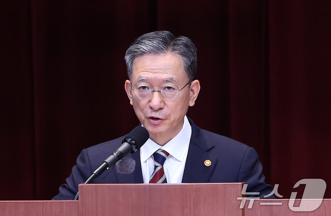 본문 이미지 - 정성호 법무부 장관이 1일 경기 과천 정부과천청사 법무부에서 열린 2025 하반기 신임검사 임관식에서 인사말을 하고 있다. 2025.8.1/뉴스1 ⓒ News1 박지혜 기자