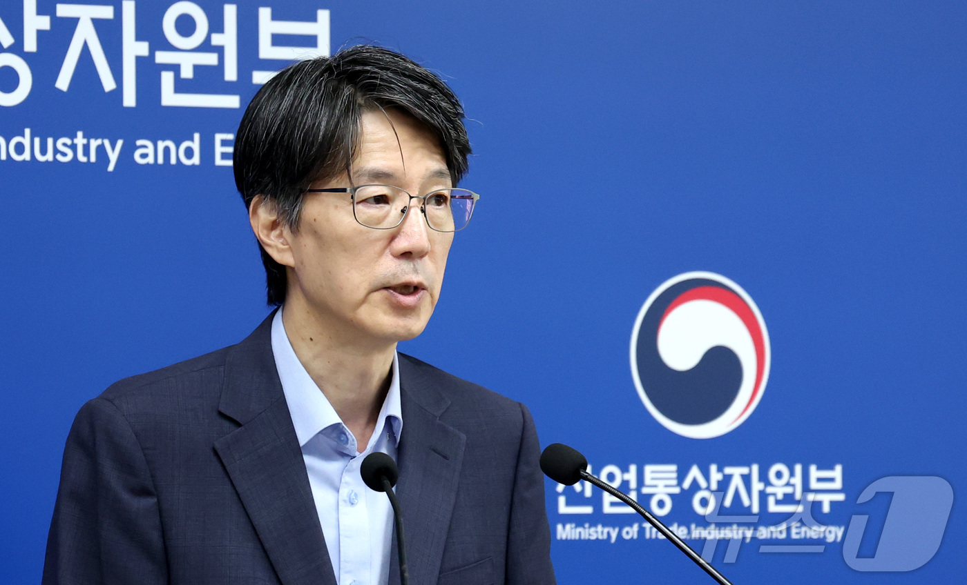 (세종=뉴스1) 김기남 기자 = 서가람 산업통상자원부 무역정책관이 1일 세종시 정부세종청사에서 2025년 7월 수출입 동향을 발표하고 있다.7월 수출액은 전년 동월 대비 5.8% …