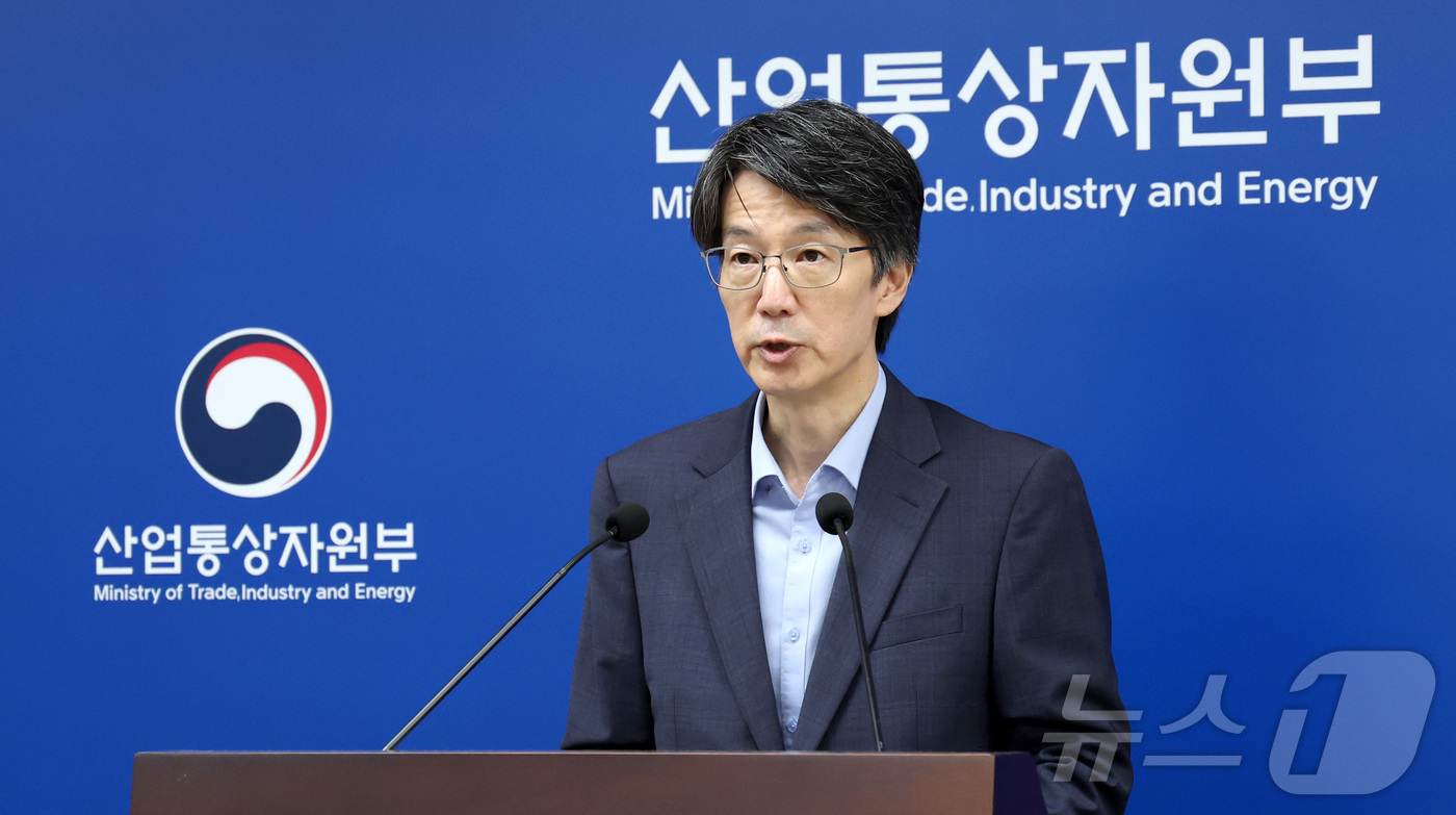(세종=뉴스1) 김기남 기자 = 서가람 산업통상자원부 무역정책관이 1일 세종시 정부세종청사에서 2025년 7월 수출입 동향을 발표하고 있다.7월 수출액은 전년 동월 대비 5.8% …