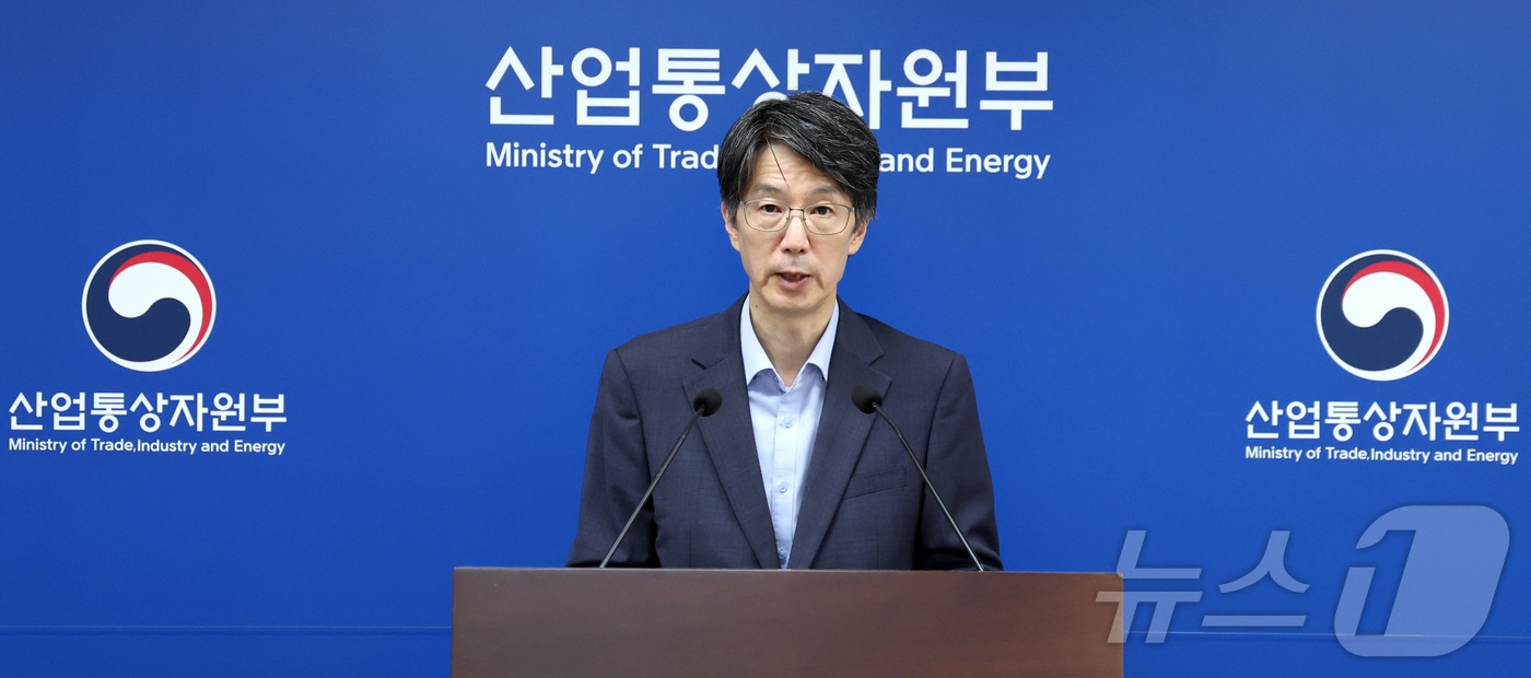 (세종=뉴스1) 김기남 기자 = 서가람 산업통상자원부 무역정책관이 1일 세종시 정부세종청사에서 2025년 7월 수출입 동향을 발표하고 있다.7월 수출액은 전년 동월 대비 5.8% …