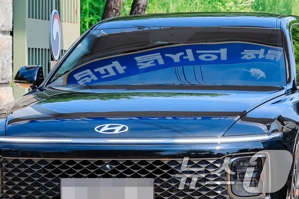 (의왕=뉴스1) 김성진 기자 = 김건희 여사의 각종 의혹을 수사하는 김건희 특검팀(특별검사 민중기)의 윤석열 전 대통령에 대한 체포영장 집행이 실패한 1일 오전 경기도 의왕 서울구 …