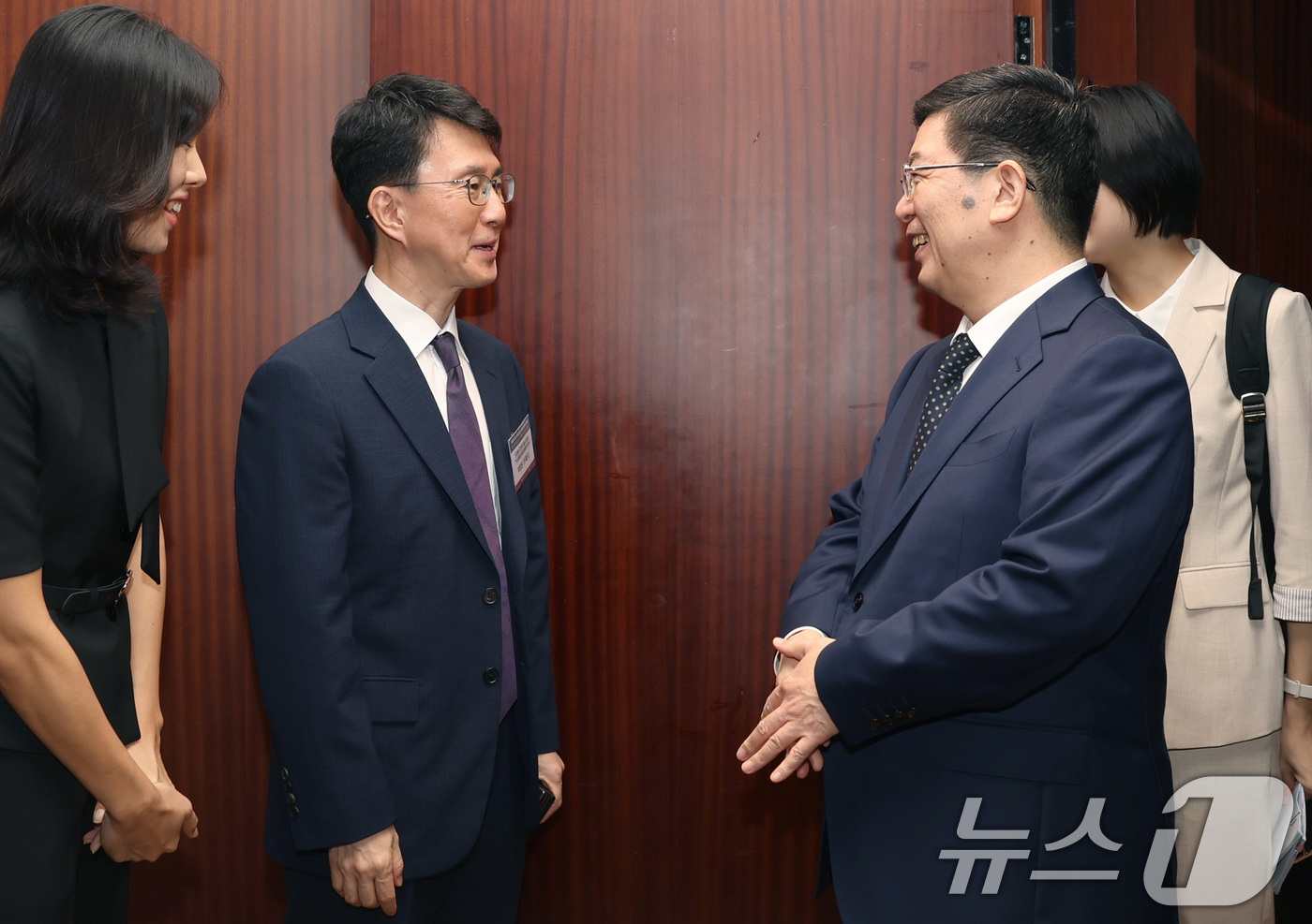 (서울=뉴스1) 이연주 기자 = 박종원 산업통상자원부 통상차관보가 1일 서울 용산구 그랜드 하얏트로텔 그랜드볼룸에서 열린 '제8회 한국-중국(산둥) 경제통상협력 교류회'에서 천 핑 …