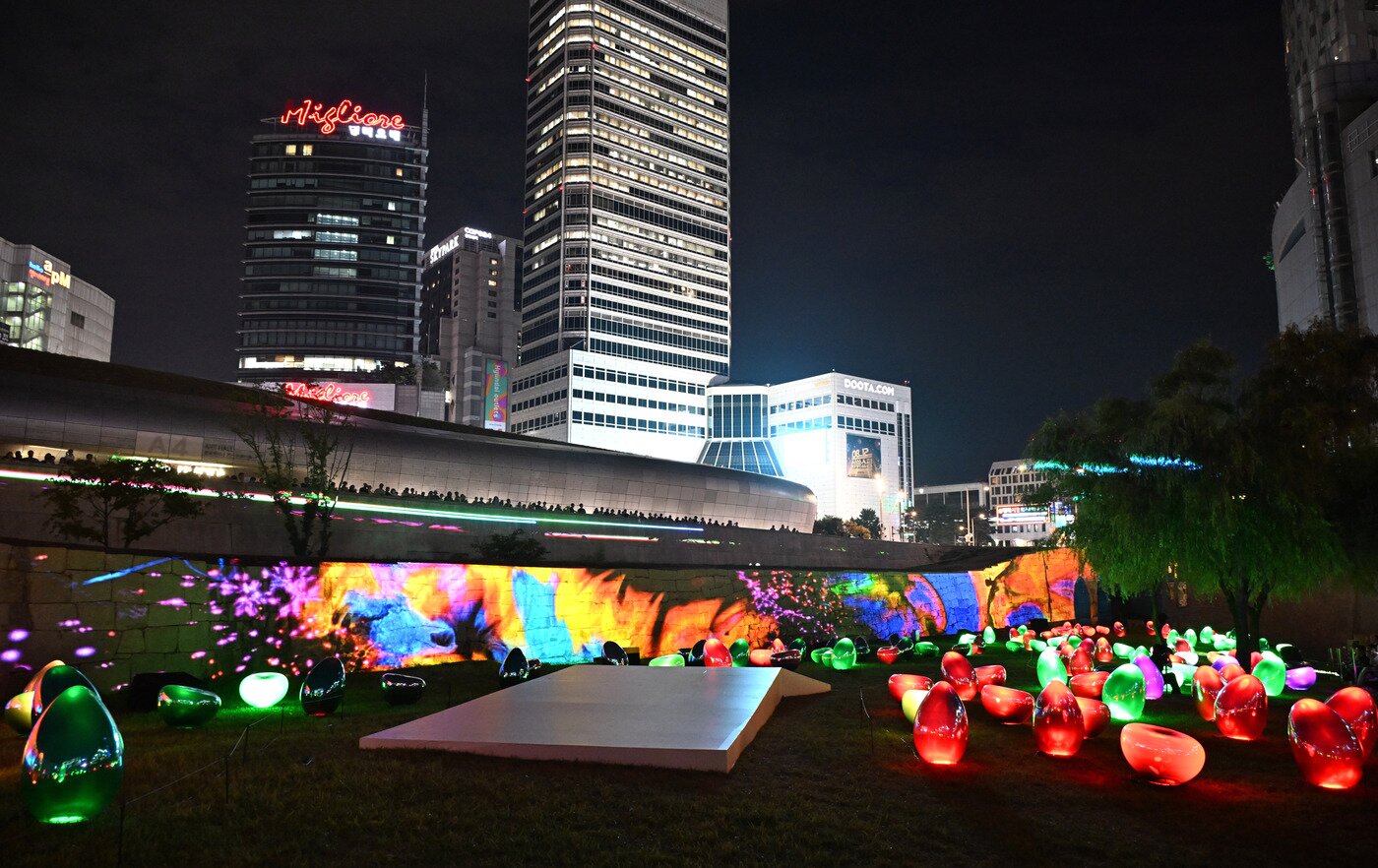 본문 이미지 - &#39;서울라이트 DDP 여름&#39; 개막식 &#40;서울시 제공&#41;