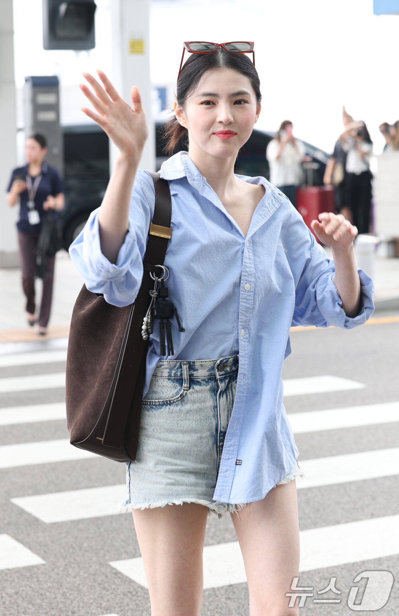 본문 이미지 - 배우 한소희가 1일 오전 팬미팅을 위해 인천국제공항을 통해 대만 타이베이로 출국하고 있다. 2025.8.1/뉴스1 ⓒ News1 권현진 기자