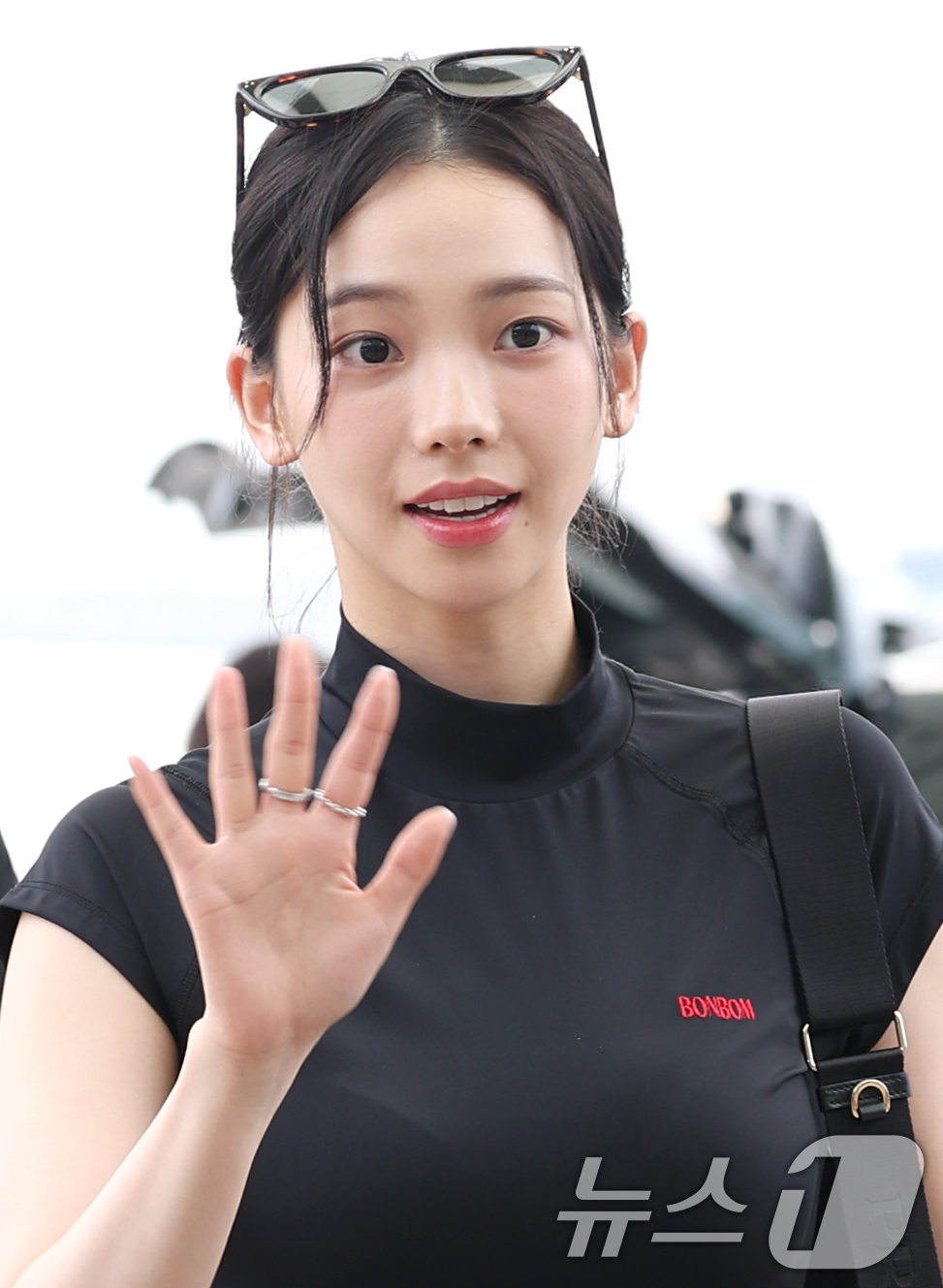 (인천공항=뉴스1) 권현진 기자 = 에스파 카리나가 1일 오전 해외 일정을 위해 인천국제공항을 통해 미국 LA로 출국하고 있다.  2025.8.1/뉴스1