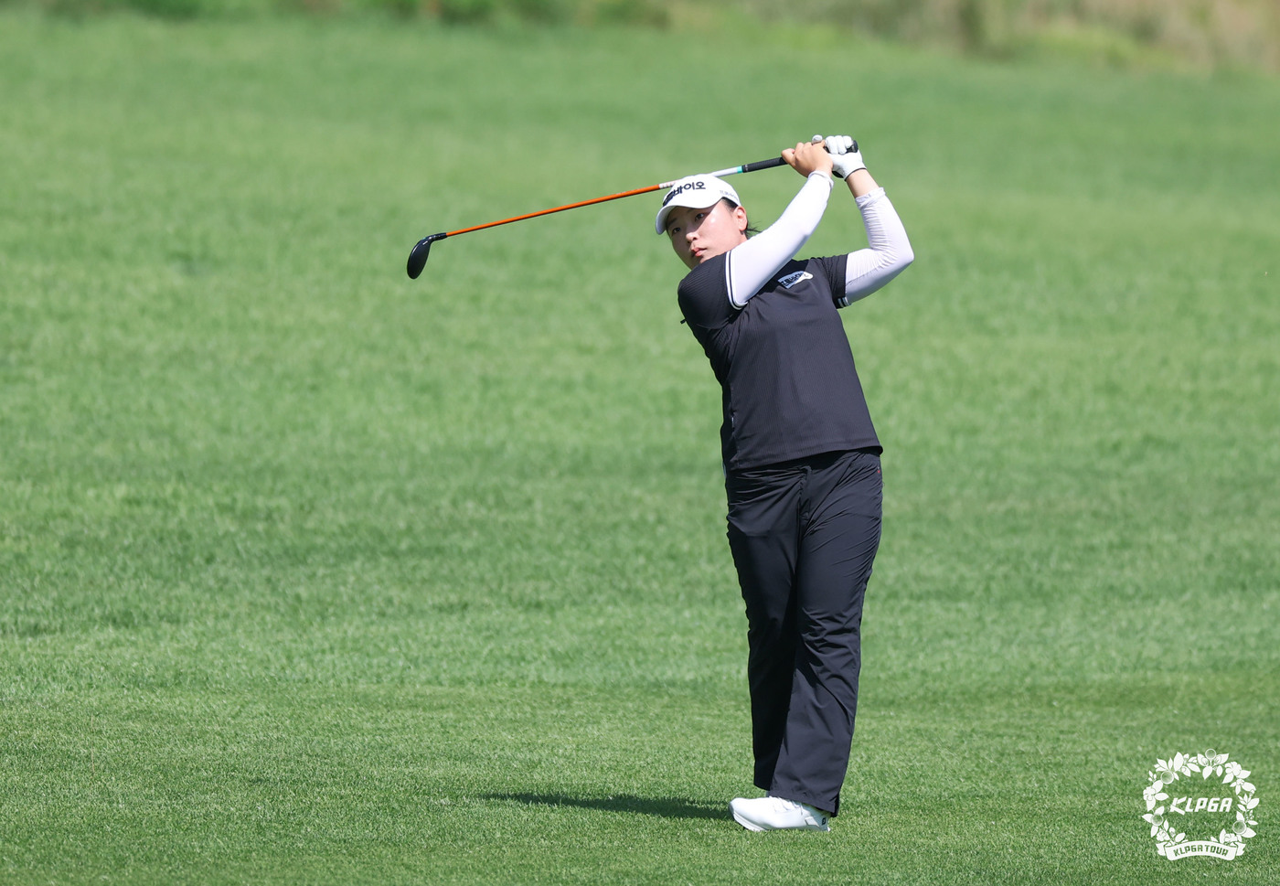 (서울=뉴스1) 이연주 기자 = 정주리가 1일 강원 원주 오로라 골프&리조트에서 열린 '2025 오로라월드 레이디스 챔피언십' 2라운드 13번 홀에서 세컨드샷을 하고 있다. (KL …