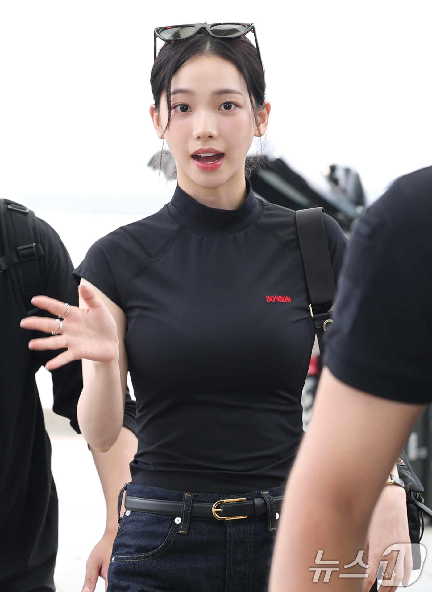 (인천공항=뉴스1) 권현진 기자 = 에스파 카리나가 1일 해외 일정을 위해 인천국제공항을 통해 미국 LA로 출국하고 있다. 2025.8.1/뉴스1