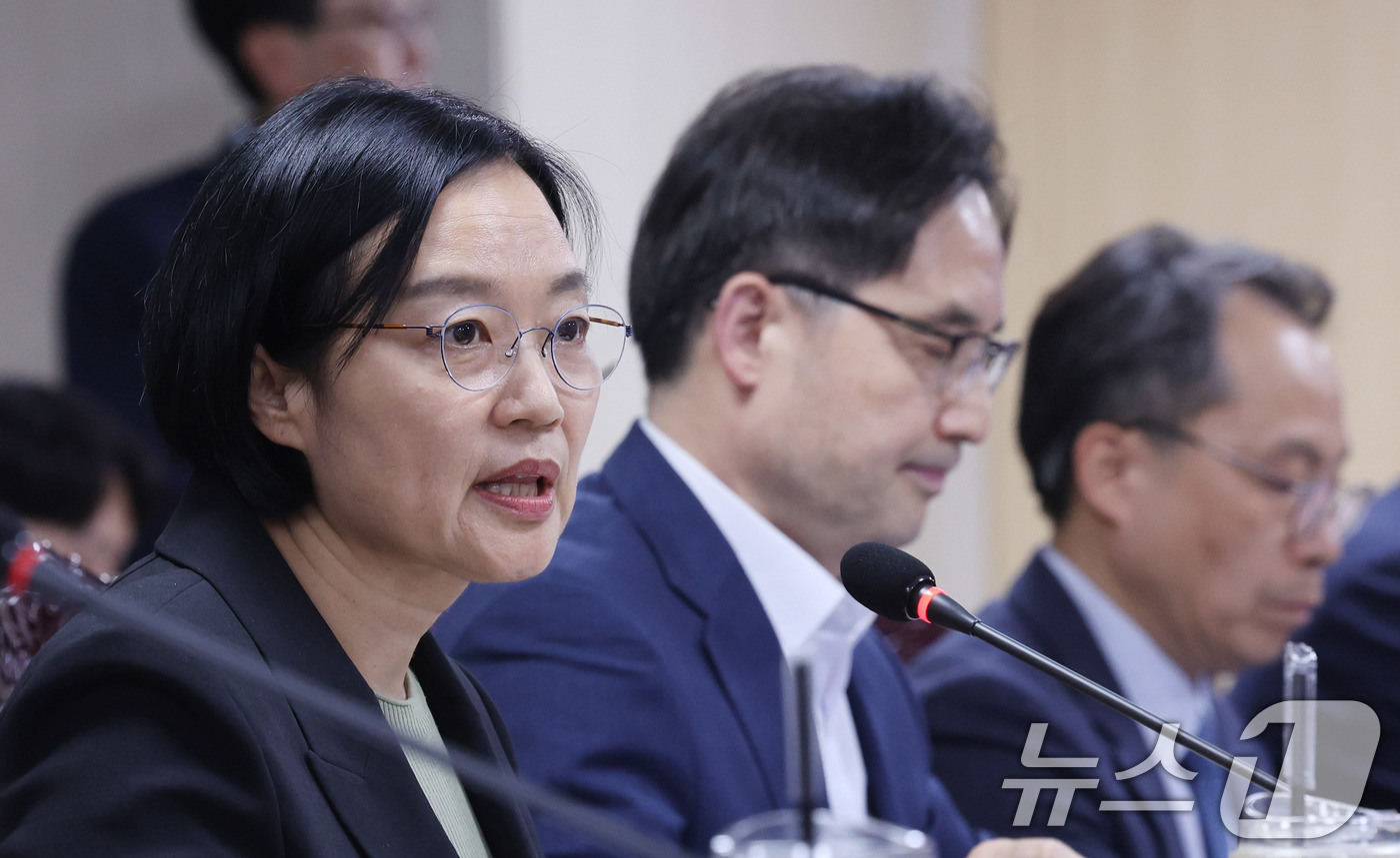 (서울=뉴스1) 박지혜 기자 = 한성숙 중소벤처기업부 장관이 1일 오후 서울 중구 대·중소기업·농어업협력재단 대회의실에서 열린 중소기업 기술탈취 근절 방안 마련을 위한 간담회에서 …