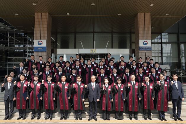 경력 검사 49명 신규 임용…법무장관 "국민 위해 검사 반드시 필요"