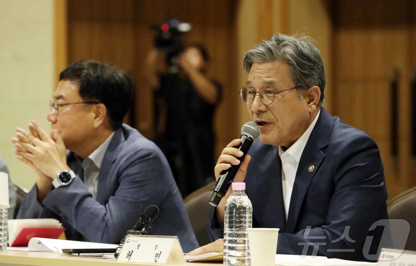 (울산=뉴스1) 김지혜 기자 = 1일 울산컨벤션센터에서 국가유산청장을 주재로 한 세계유산 \'반구천의 암각화\'의 보존 방향 및 지역경제 활성화에 관한 타운홀 미팅이 열리고 있다. …