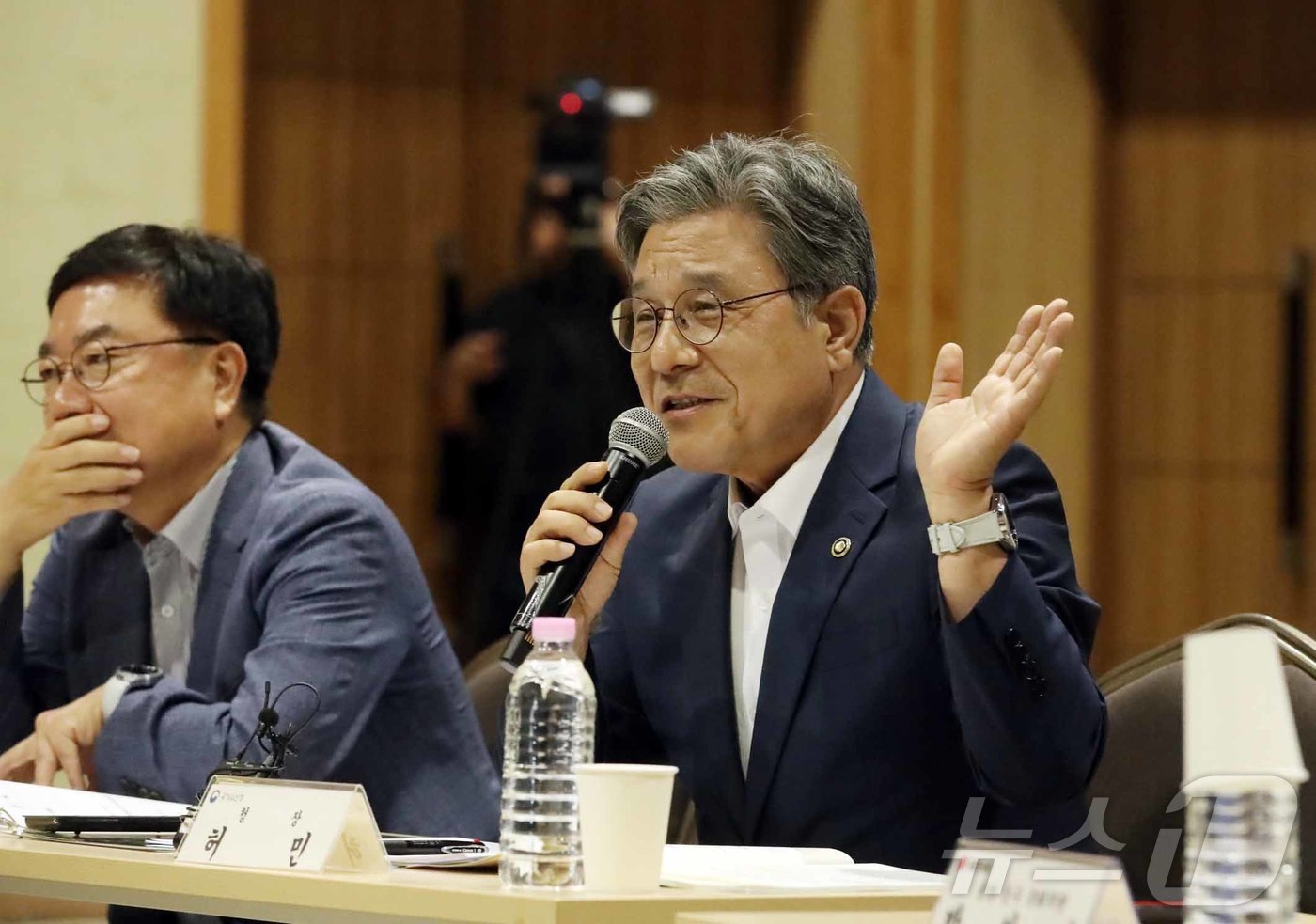 (울산=뉴스1) 김지혜 기자 = 1일 울산컨벤션센터에서 국가유산청장을 주재로 한 세계유산 \'반구천의 암각화\'의 보존 방향 및 지역경제 활성화에 관한 타운홀 미팅이 열리고 있다. …