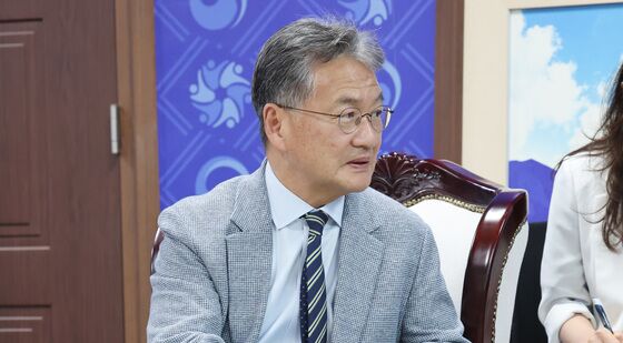 정동영 통일부 장관 만난 조셉 윤 주한미국대사 대리