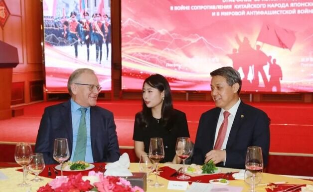 북한 주재 중·러 대사 '밀착'…항일전쟁 80주년 행사에 나란히