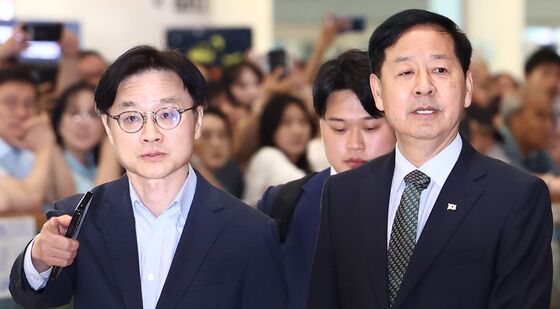 함께 귀국하는 구윤철 부총리·김정관 장관