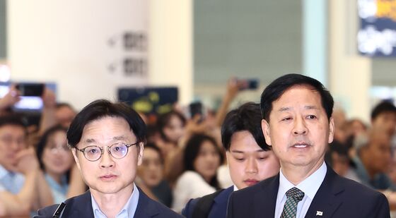 함께 귀국하는 구윤철 부총리·김정관 장관