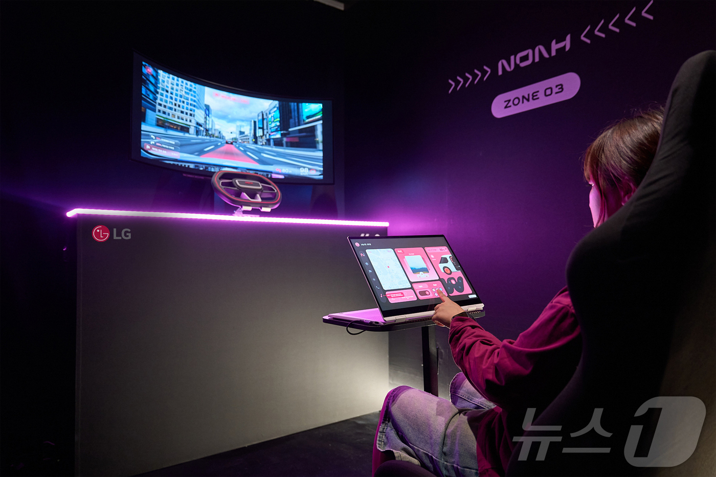 (서울=뉴스1) = LG전자가 서울 동대문구 경동시장에 위치한 ‘금성전파사 새로고침센터’를 ‘공감지능 AI’ 경험공간으로 새롭게 단장했다. '공감지능'이 구현하는 더 나은 일상을 …