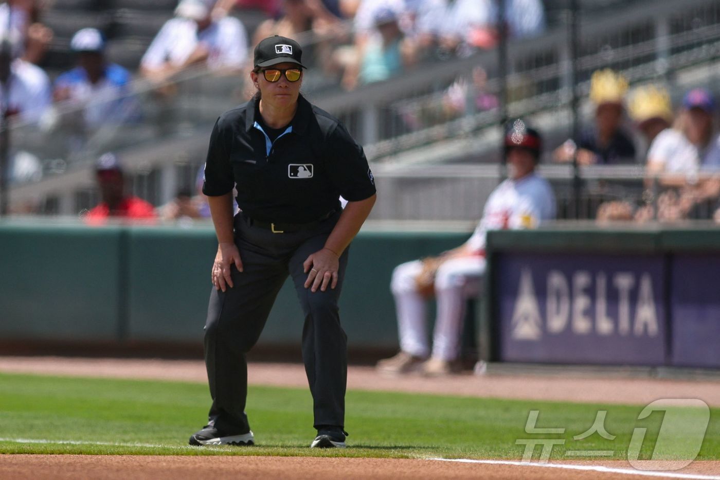 본문 이미지 - 메이저리그 최초 여성 심판 젠 파월. ⓒ AFP=뉴스1