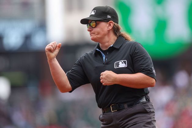 MLB 150년 역사에 처음 등장한 여성 심판, 1루심으로 데뷔