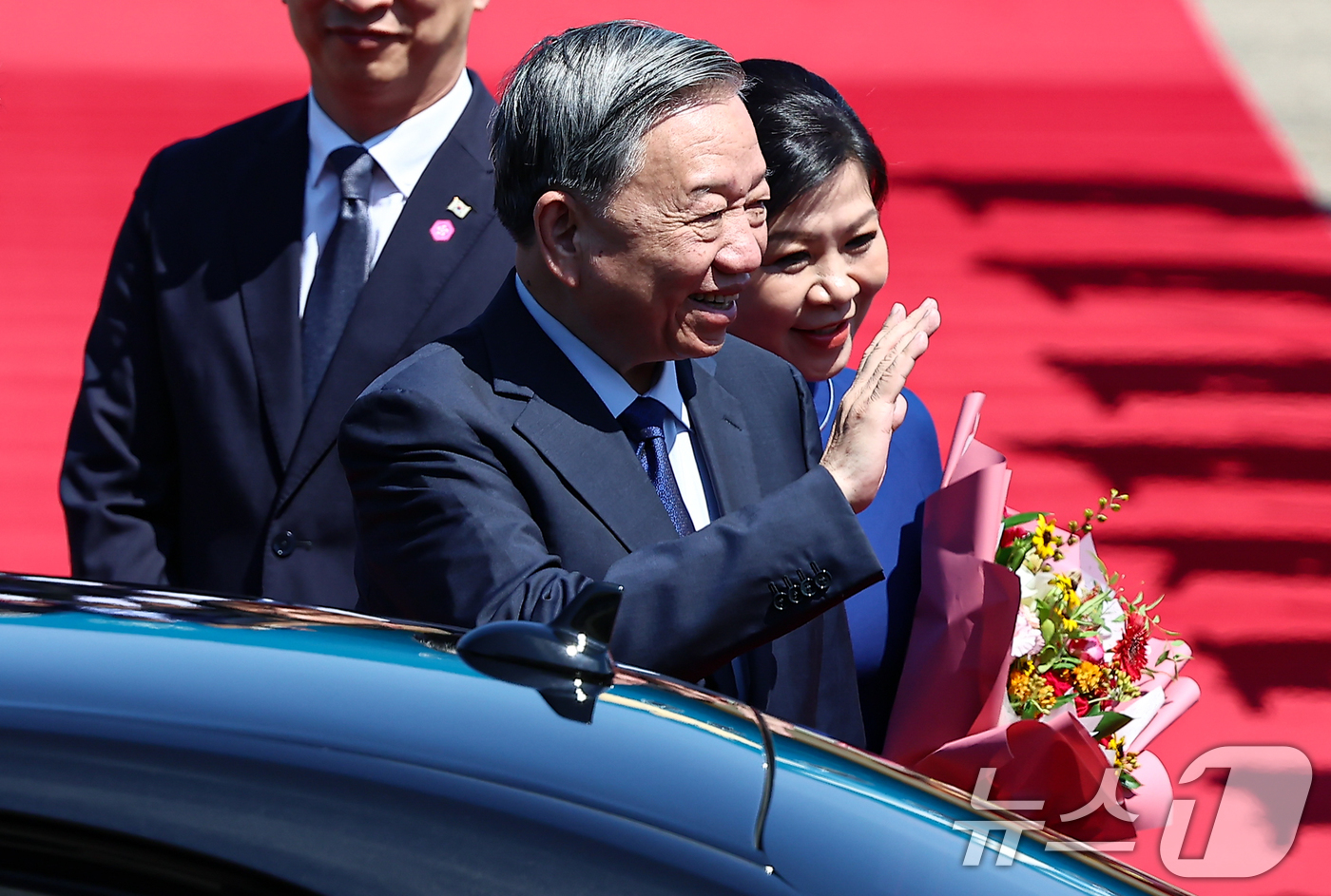 (성남=뉴스1) 김도우 기자 = 또 럼 베트남 공산당 서기장 내외가 10일 경기 성남시 서울공항을 통해 방한하고 있다. 2025.8.10/뉴스1