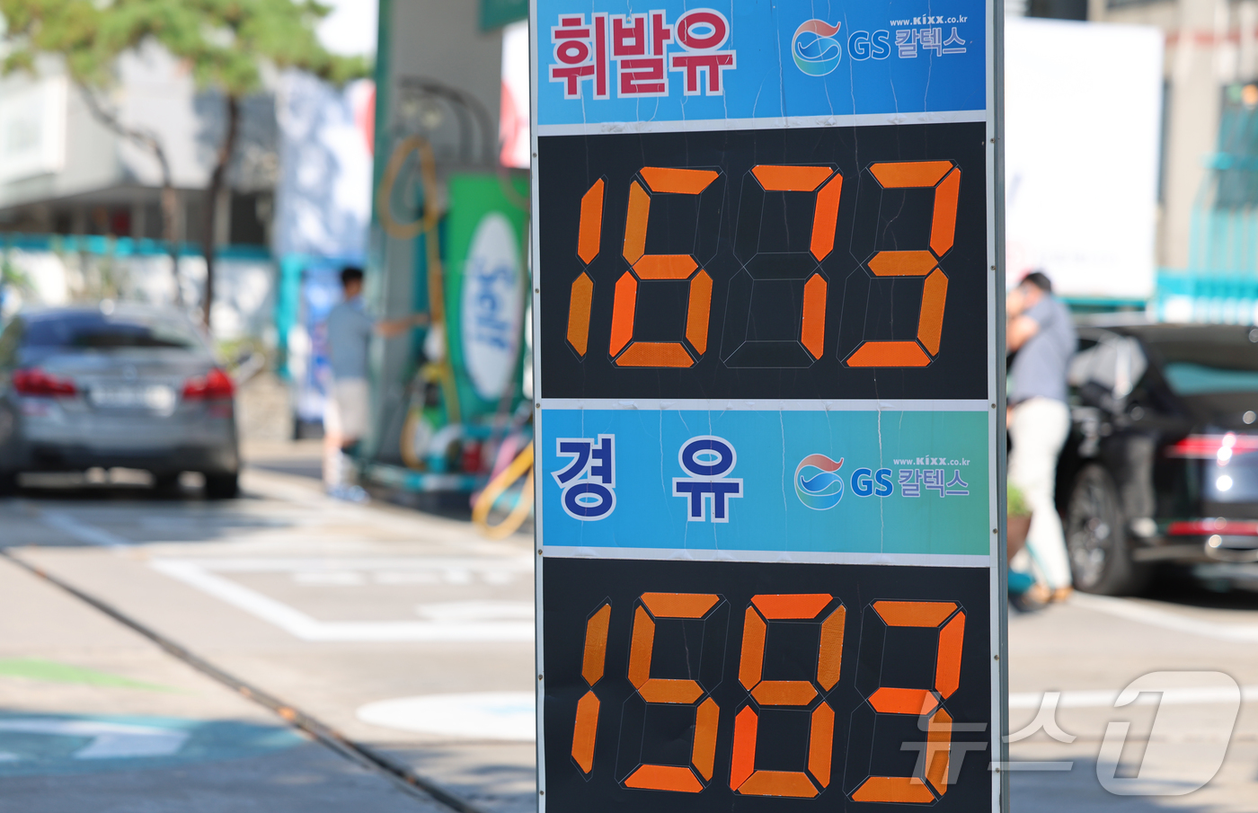 (서울=뉴스1) 황기선 기자 = 전국 주유소 휘발유 판매 가격이 2주 연속 상승세를 보였다.한국석유공사 유가정보시스템 오피넷에 따르면 8월 첫째 주(3~7일) 전국 주유소 휘발유 …