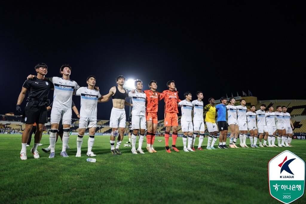 본문 이미지 -  천안이 전남 원정서 4-3 승리를 거뒀다.&#40;한국프로축구연맹 제공&#41;