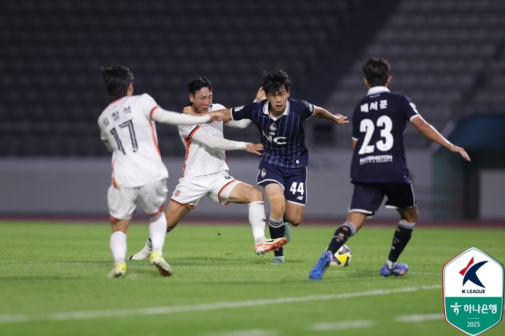 본문 이미지 - 서울 이랜드와 화성이 0-0으로 비겼다.&#40;한국프로축구연맹 제공&#41;  