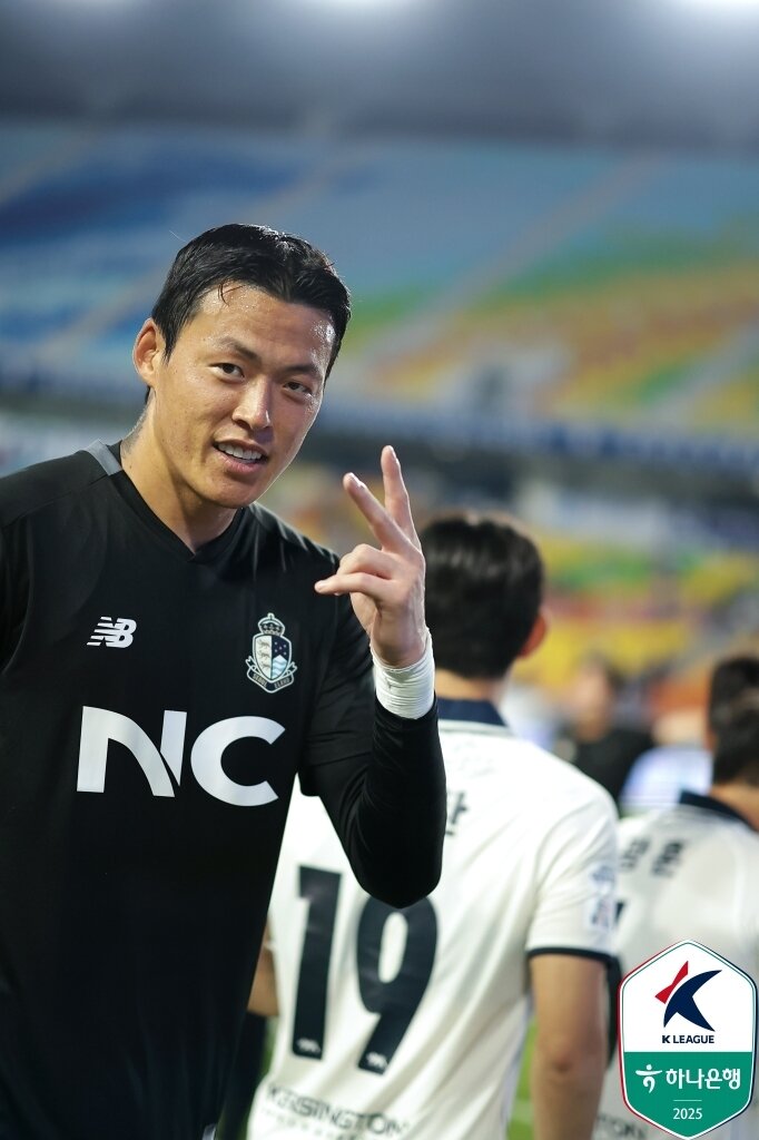 본문 이미지 -  서울 이랜드 FC의 구성윤&#40;한국프로축구연맹 제공&#41;