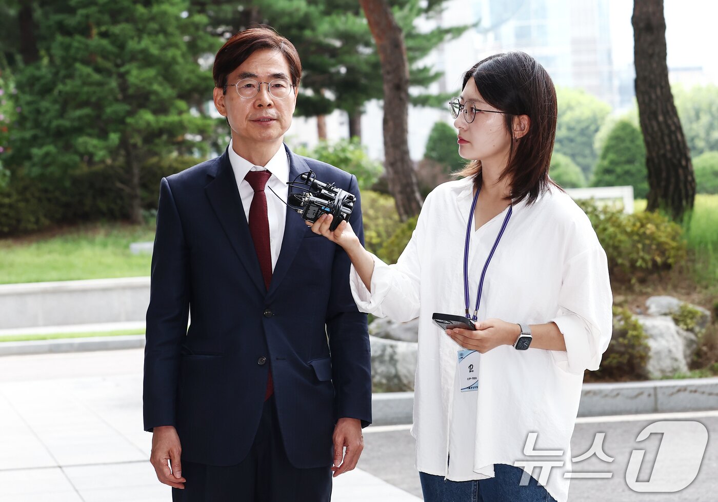 본문 이미지 - 국민의힘 당대표 후보에 출마한 조경태 의원이 11일 오전 내란특검 사무실이 마련된 서울 서초동 서울고등검찰청에서 참고인 조사를 받기 위해 출석하며 취재진 질의에 답변하고 있다. 2025.8.11/뉴스1 ⓒ News1 김민지 기자