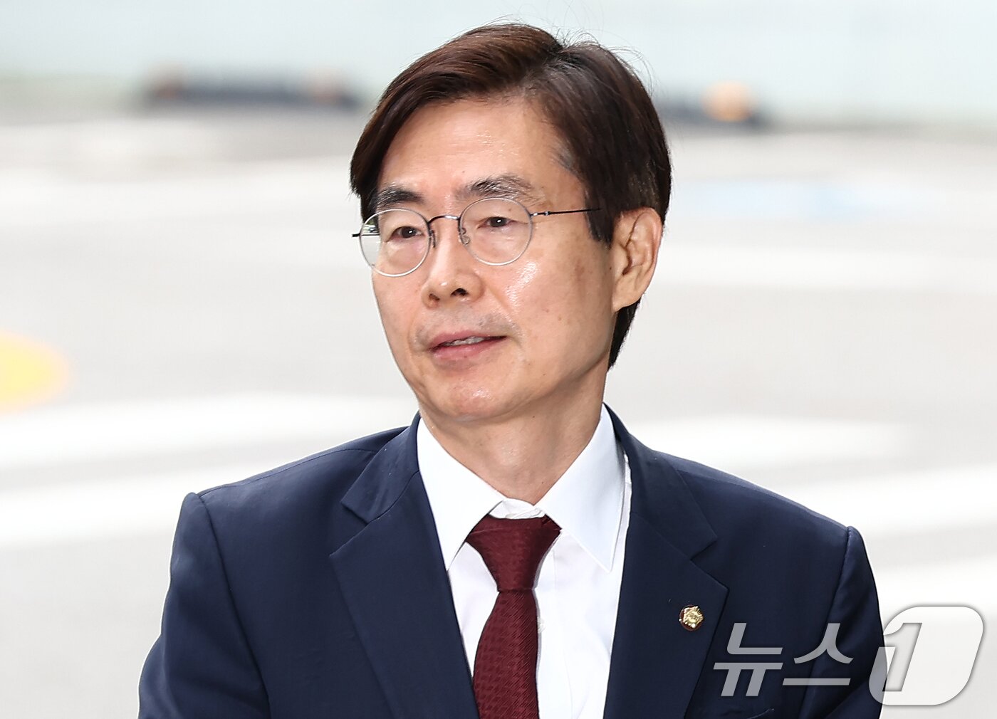 본문 이미지 - 국민의힘 당대표 후보에 출마한 조경태 의원이 11일 오전 내란특검 사무실이 마련된 서울 서초동 서울고등검찰청에서 참고인 조사를 받기 위해 출석하고 있다. 2025.8.11/뉴스1 ⓒ News1 김민지 기자