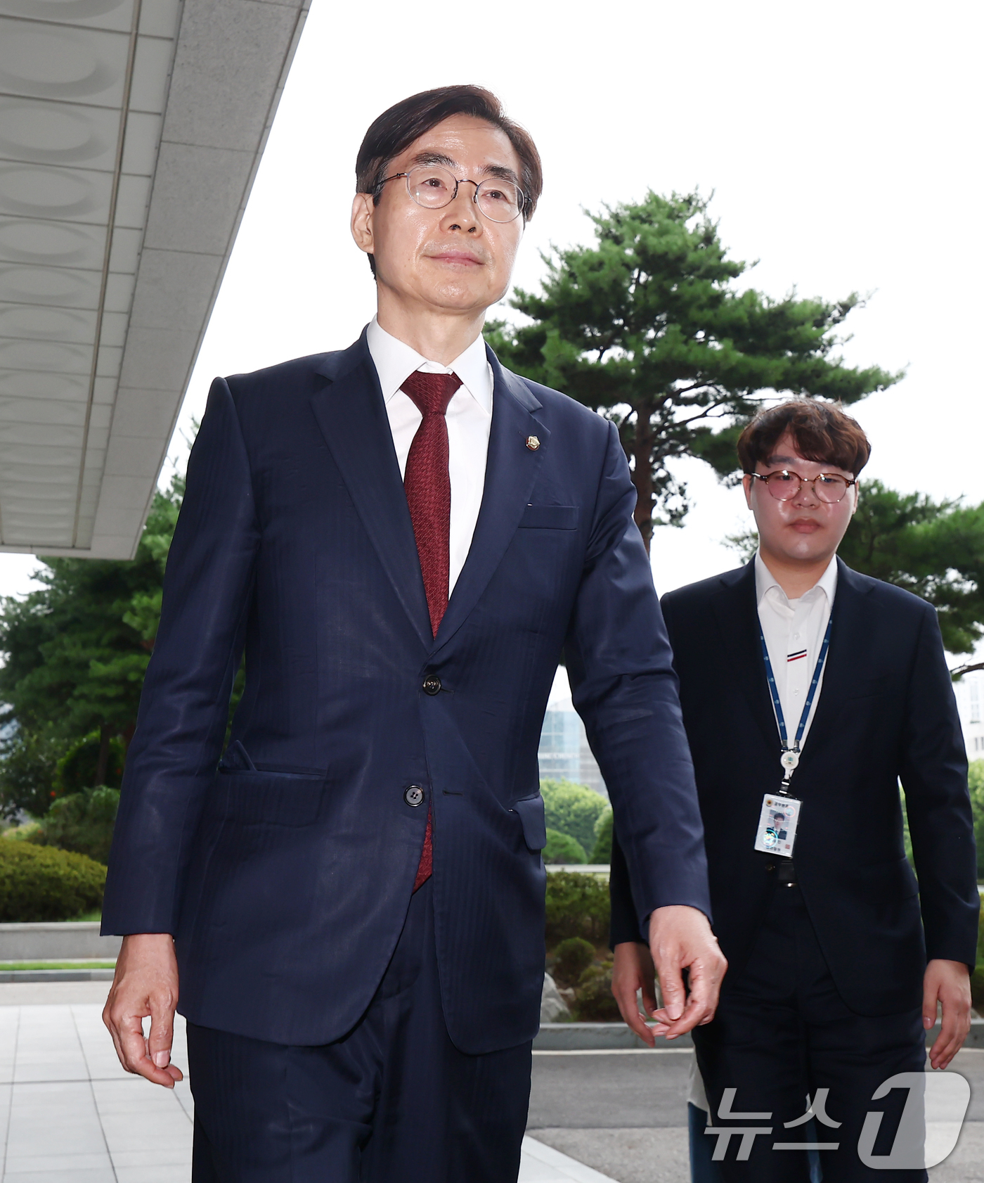 (서울=뉴스1) 김민지 기자 = 국민의힘 당대표 후보에 출마한 조경태 의원이 11일 오전 내란특검 사무실이 마련된 서울 서초동 서울고등검찰청에서 참고인 조사를 받기 위해 출석하고 …