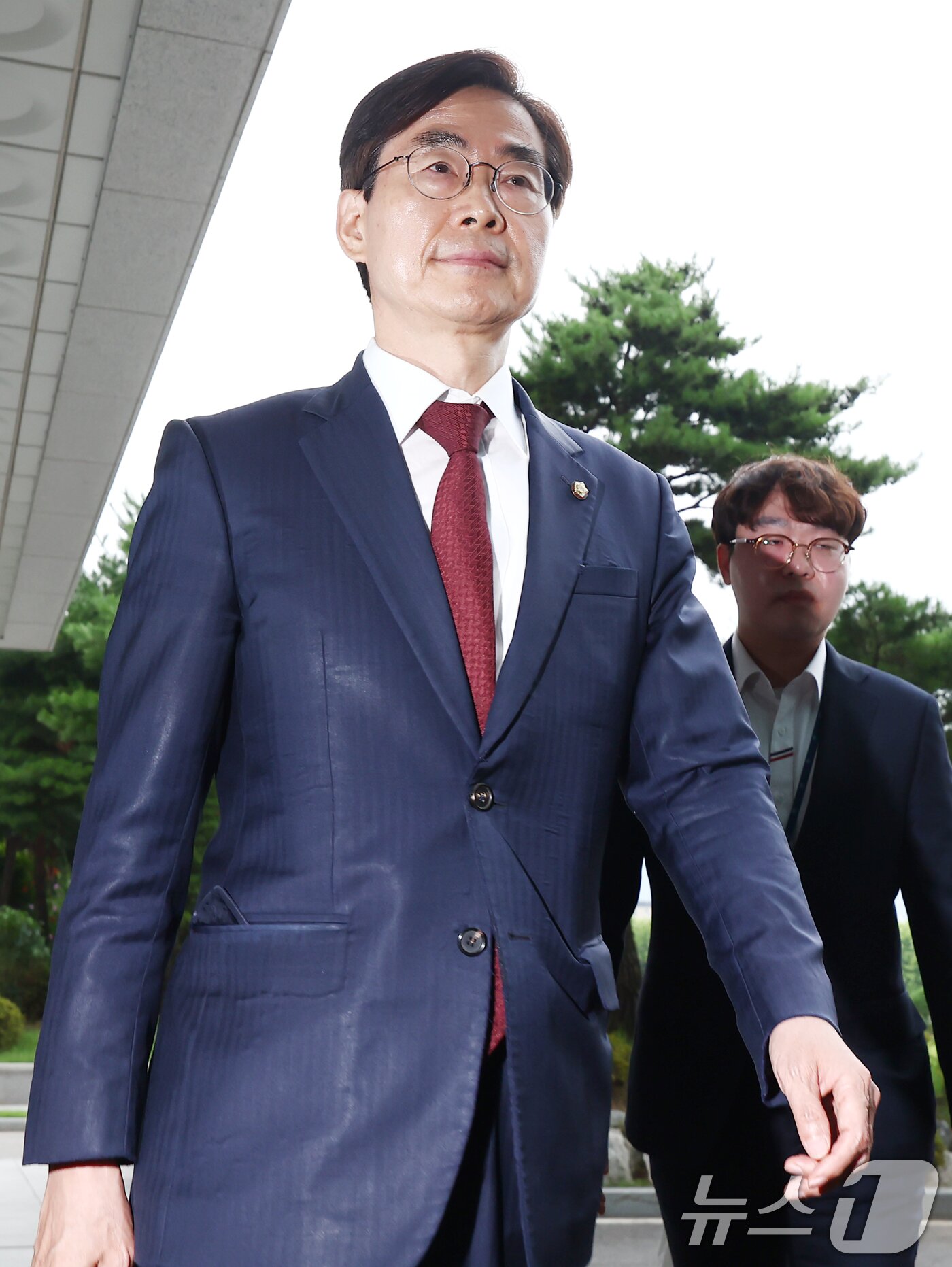 본문 이미지 - 국민의힘 당대표 후보에 출마한 조경태 의원이 11일 오전 내란특검 사무실이 마련된 서울 서초동 서울고등검찰청에서 참고인 조사를 받기 위해 출석하고 있다. 2025.8.11/뉴스1 ⓒ News1 김민지 기자
